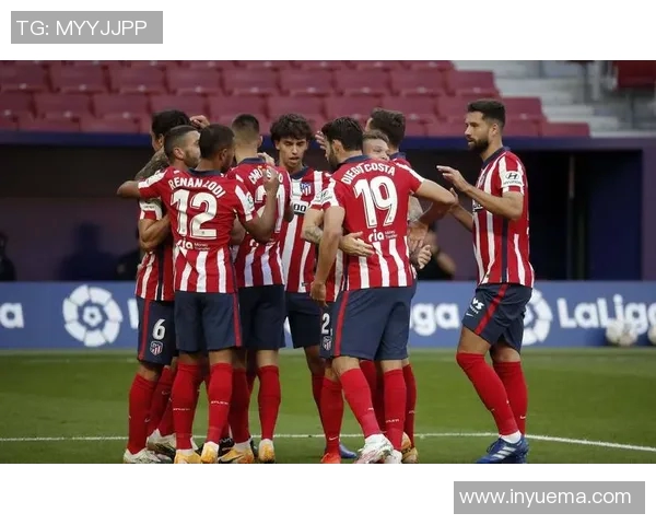 巴萨后防线再度失误,球迷纷纷呼吁引进强援 巴萨后防线再度失误,球迷纷纷呼吁引进强援