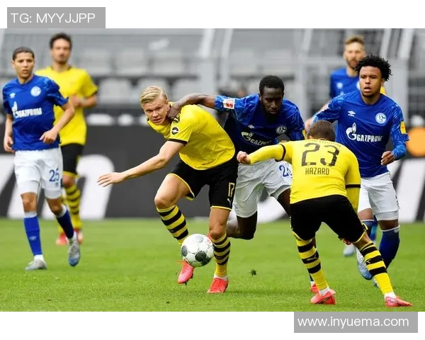 沙尔克04主场失利，多特蒙德逆袭击败对手